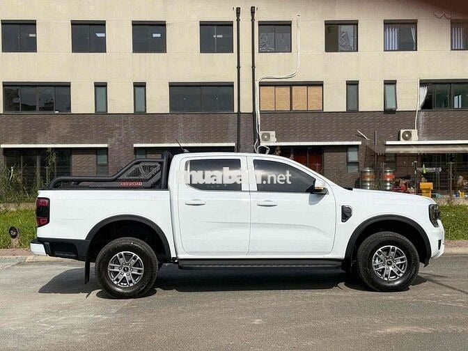 Ford Ranger XLS 2 cầu 2025 Trắng 8000 km siêu cọp