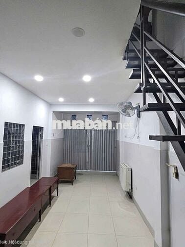 Nhà sạch sẽ , hẻm an ninh 2pn ,thêm gác ,2vs