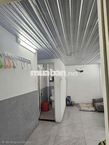 Nhà sạch sẽ , hẻm an ninh 2pn ,thêm gác ,2vs