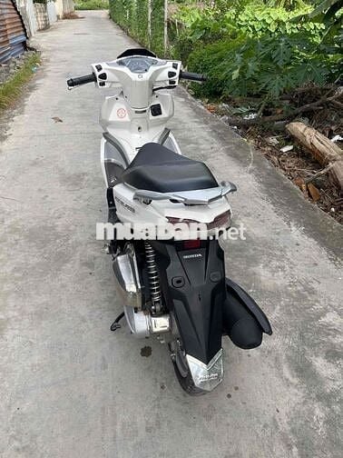 Cần bán ab 2016 máy zin 1 chủ hìh thức đẹp