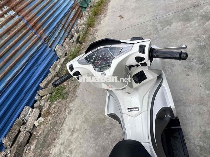 Cần bán ab 2016 máy zin 1 chủ hìh thức đẹp