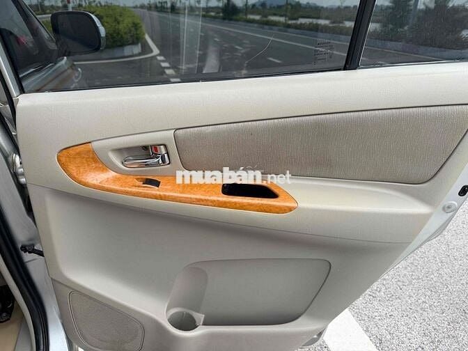 Toyota Innova 2009 G - 220000 km