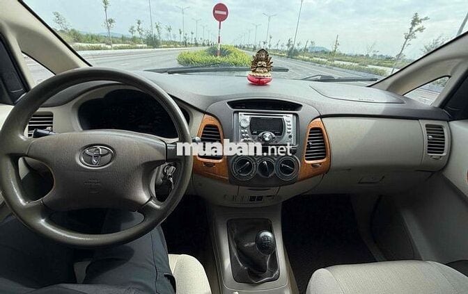 Toyota Innova 2009 G - 220000 km