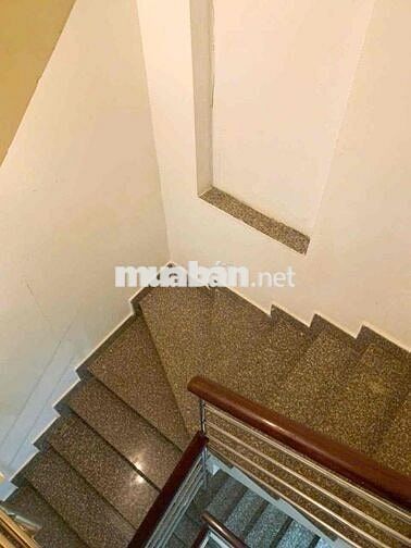 Nhà hẻm số 400 đường Cmt8, 5x12m, 1 trệt 1 lửng 2 lầu 1 sân thượng.