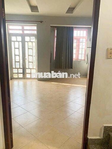 Nhà hẻm số 400 đường Cmt8, 5x12m, 1 trệt 1 lửng 2 lầu 1 sân thượng.