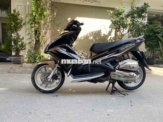 Honda Air Blade zin cả xe đẹp như hình