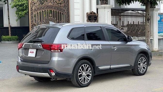 Mitsubishi Outlander 7 chỗ