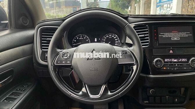 Mitsubishi Outlander 7 chỗ