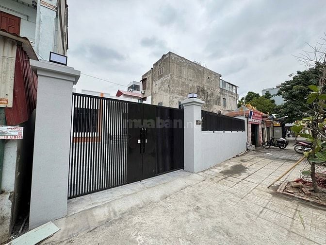 Cho thuê nhà có sân rộng mặt đường Kiên thành