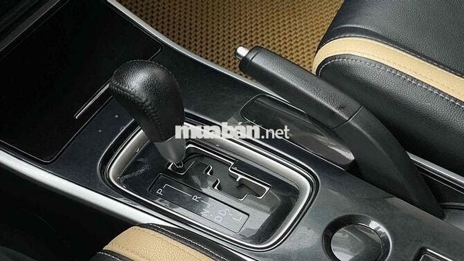 Mitsubishi Outlander 7 chỗ