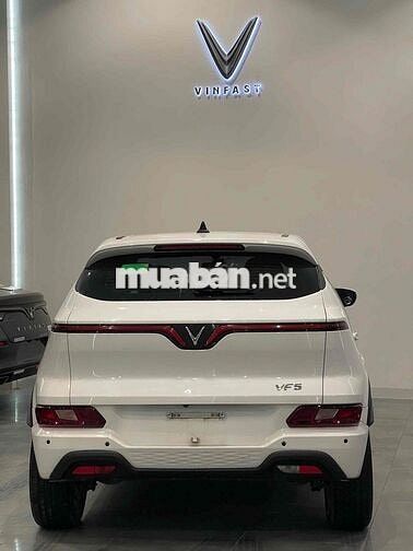 Vinfast VF5 Plus giá nhỉnh hơn VF3 một chút
