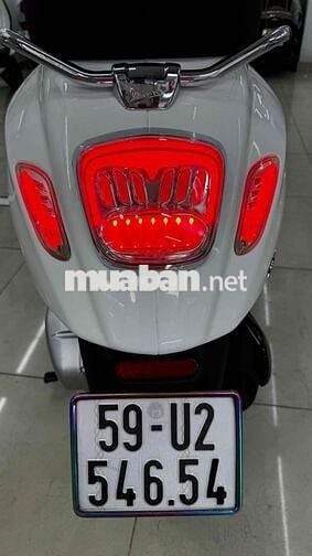 Vespa Sprint 150cc ngay chủ ( tặng Full đồ chơi)