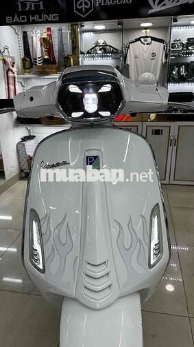 Vespa Sprint 150cc ngay chủ ( tặng Full đồ chơi)