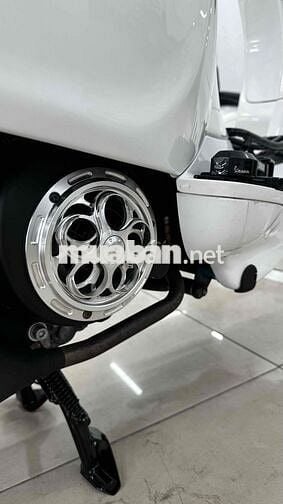 Vespa Sprint 150cc ngay chủ ( tặng Full đồ chơi)