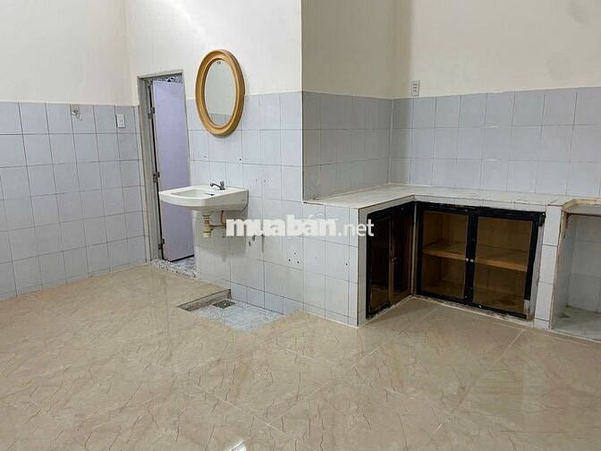 Chỉ 8.5 tỷ Đường Nguyễn Văn Cừ, Quận 1, 5x13m, 2 tầng, CN: 62m2