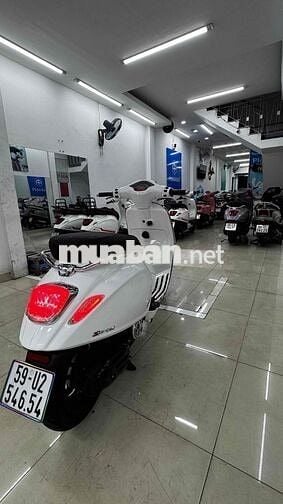 Vespa Sprint 150cc ngay chủ ( tặng Full đồ chơi)