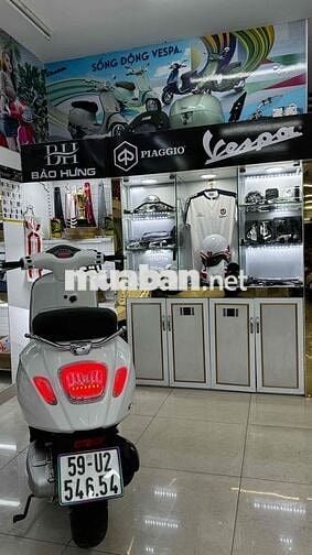 Vespa Sprint 150cc ngay chủ ( tặng Full đồ chơi)