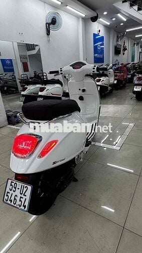 Vespa Sprint 150cc ngay chủ ( tặng Full đồ chơi)