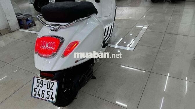 Vespa Sprint 150cc ngay chủ ( tặng Full đồ chơi)