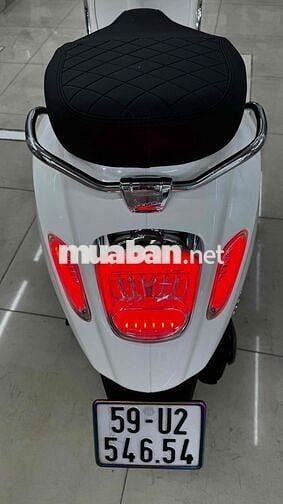 Vespa Sprint 150cc ngay chủ ( tặng Full đồ chơi)