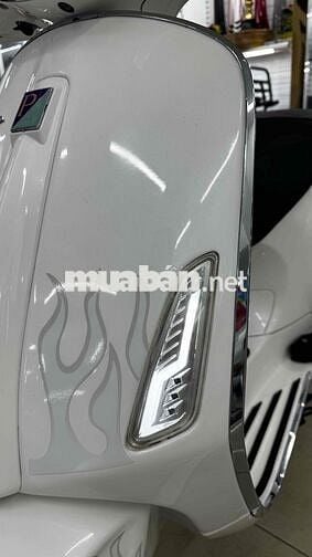 Vespa Sprint 150cc ngay chủ ( tặng Full đồ chơi)