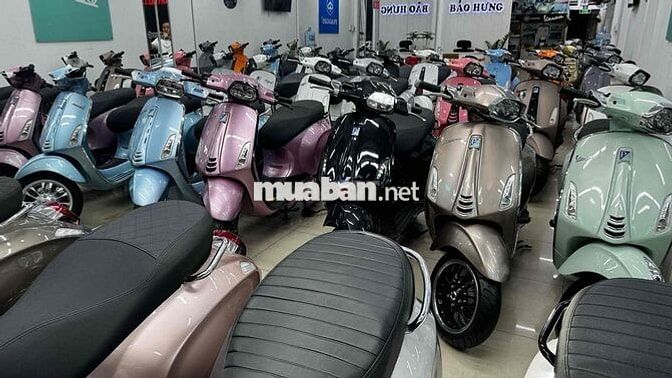 Vespa Sprint hồng Porsche