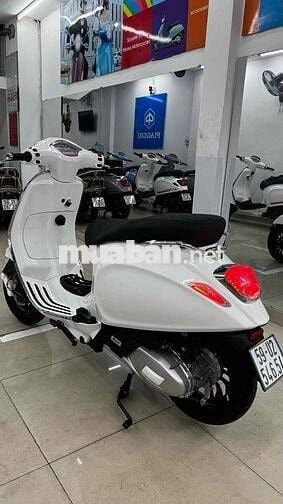 Vespa Sprint 150cc ngay chủ ( tặng Full đồ chơi)