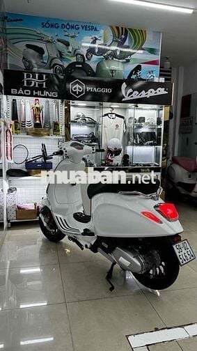 Vespa Sprint 150cc ngay chủ ( tặng Full đồ chơi)