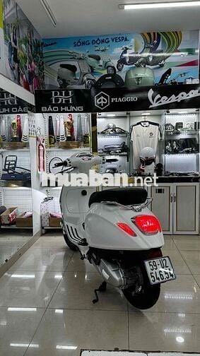Vespa Sprint 150cc ngay chủ ( tặng Full đồ chơi)