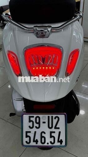 Vespa Sprint 150cc ngay chủ ( tặng Full đồ chơi)