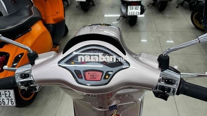Vespa Sprint Hồng Porsche Mới như xe hãng 4300km