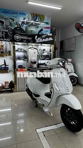 Vespa Sprint 150cc ngay chủ ( tặng Full đồ chơi)