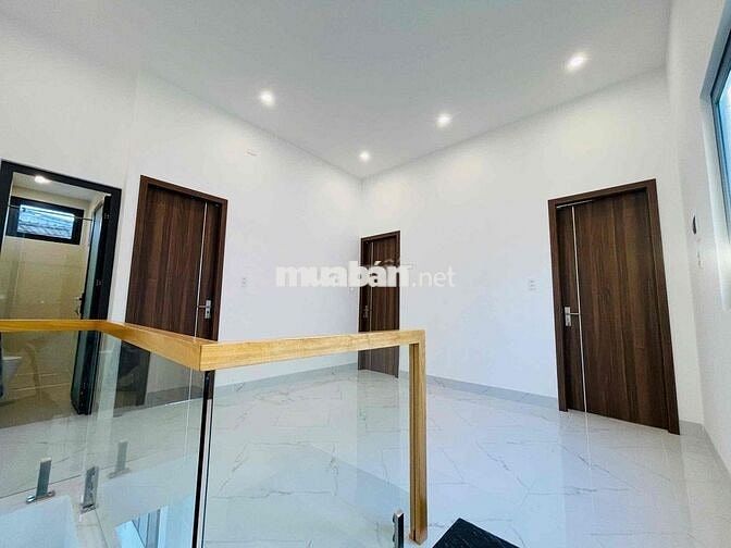 Bán nhà lầu đẹp ngay chợ Tân Vạn dọn vào ở ngay