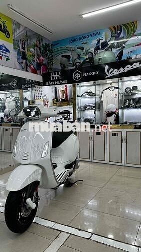 Vespa Sprint 150cc ngay chủ ( tặng Full đồ chơi)