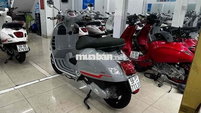 Vespa Gts xám si măng 2022 ngay chủ xe siêu đẹp