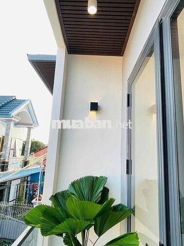 Bán nhà lầu đẹp ngay chợ Tân Vạn dọn vào ở ngay