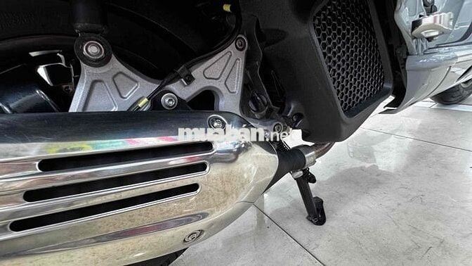 Vespa Gts xám si măng 2022 ngay chủ xe siêu đẹp