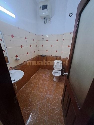 Cho thuê văn phòng ngõ 6 phố Trần Quốc Hoàn: tầng 2, dt 30m2