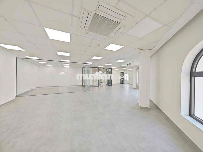 Cho thuê văn phòng tại Trần Duy Hưng 130m2 giá 28t mặt tiền 10m