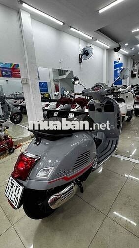 Vespa Gts xám si măng 2022 ngay chủ xe siêu đẹp