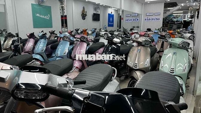 Vespa Sprint hồng Porsche