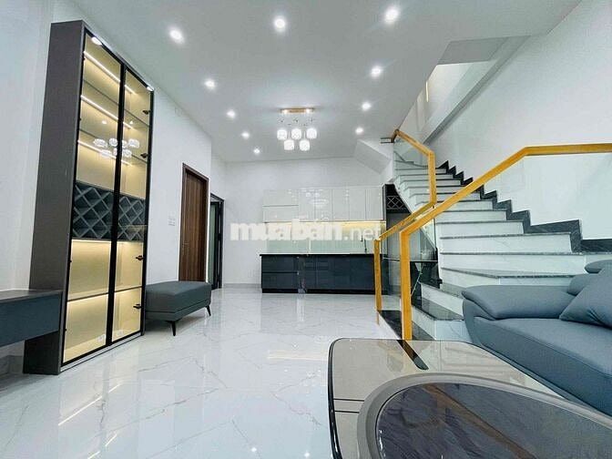 Bán nhà lầu đẹp ngay chợ Tân Vạn dọn vào ở ngay