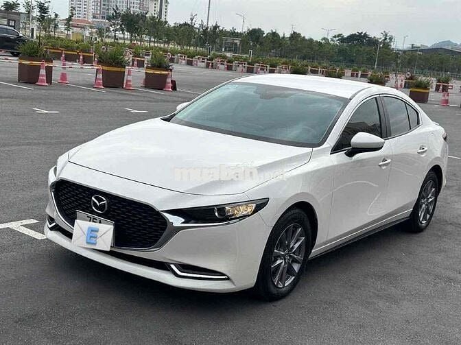 Mazda 3 2023 1.5L Luxury - 44k kilomet