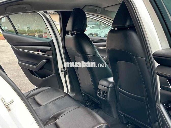 Mazda 3 2023 1.5L Luxury - 44k kilomet