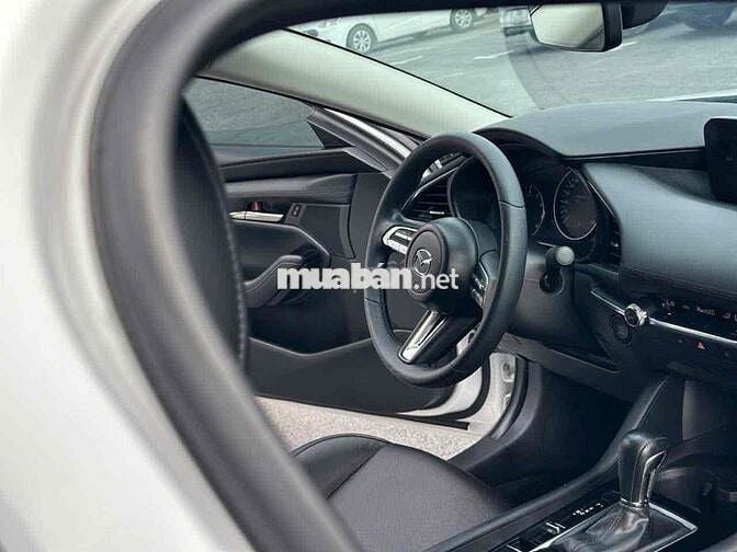 Mazda 3 2023 1.5L Luxury - 44k kilomet