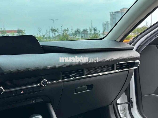 Mazda 3 2023 1.5L Luxury - 44k kilomet