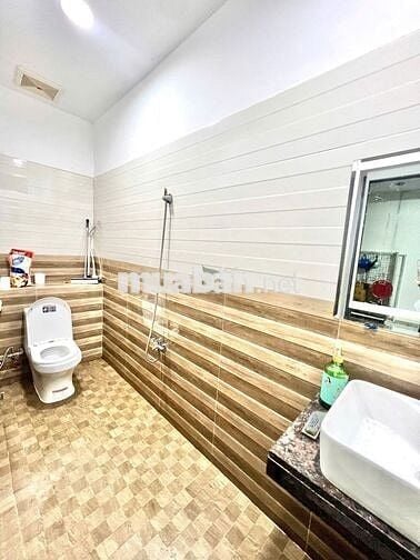 CHO THUÊ NHÀ KINH DOANH 3 TẦNG RỘNG 190M2/SÀN NGAY NGÃ TƯ COOPMART