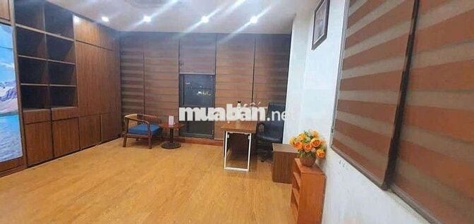 Văn phong riêng, căn góc, thang máy, đủ tiện ích