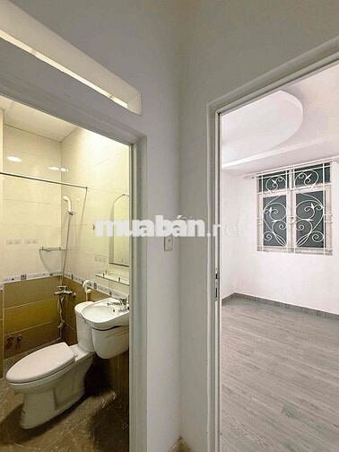 Cần Bán Gấp Căn Nhà Phú Nhuận , Đường Hoa