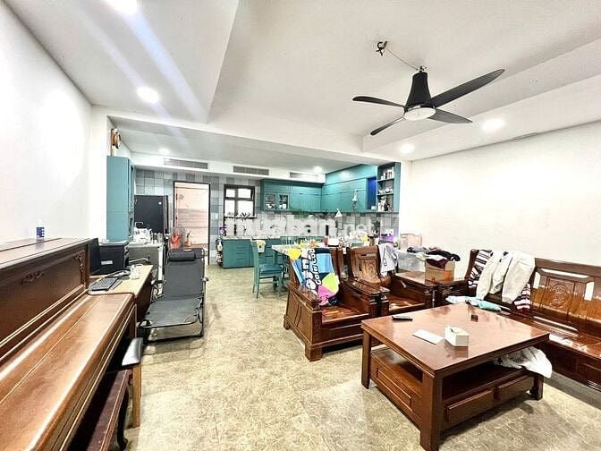 CHO THUÊ NHÀ KINH DOANH 3 TẦNG RỘNG 190M2/SÀN NGAY NGÃ TƯ COOPMART